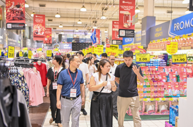 佛冈企业以本次展会为契机自动与马来西亚当地商超对于接