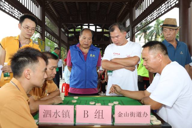 泗水镇与金山街道办的对决现场。