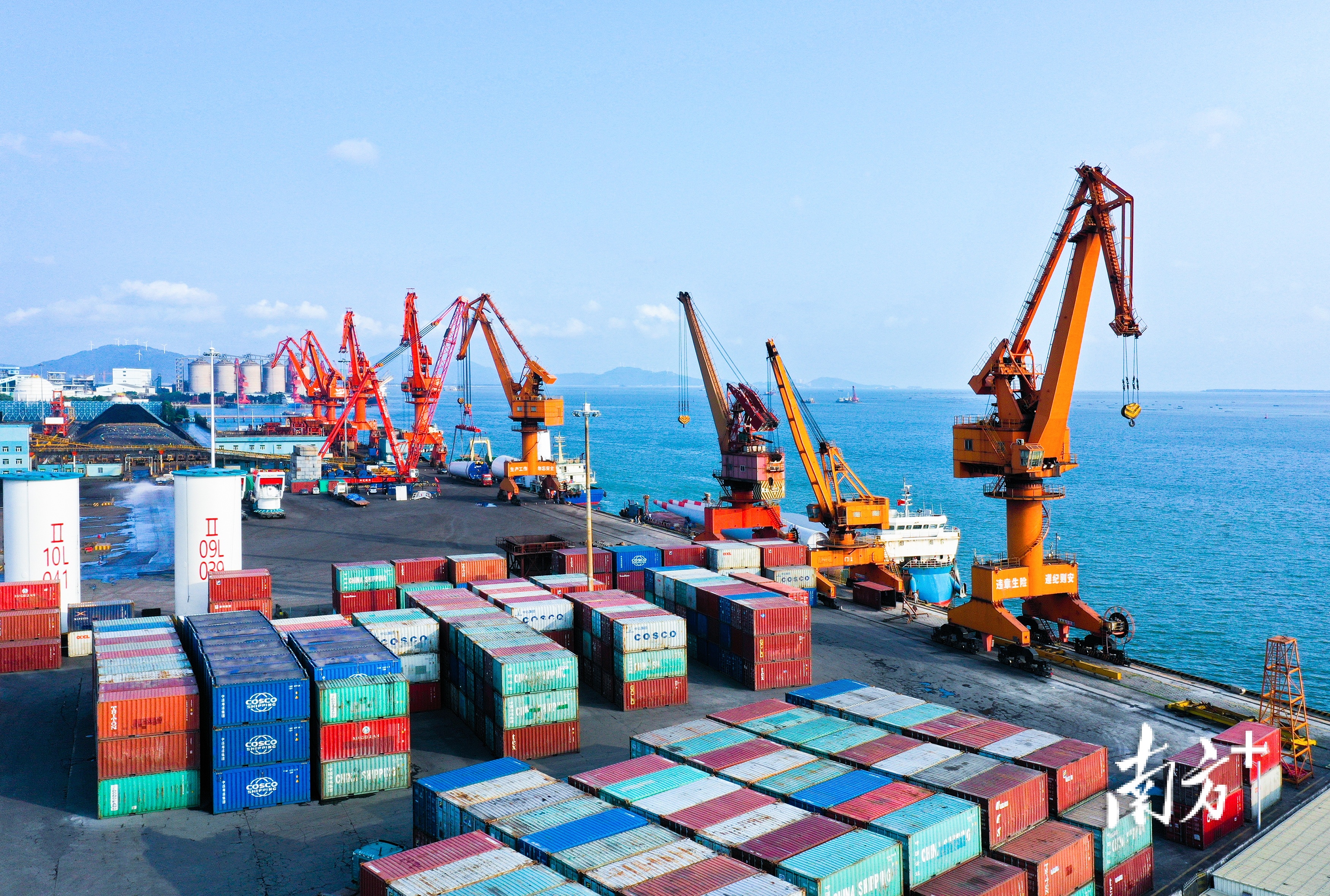  繁忙的阳江港。 