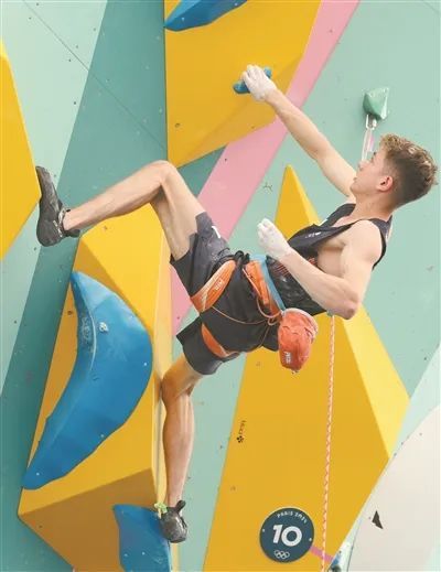 勒布尔歇运动攀岩馆采用松石绿、落日黄和紫罗兰的撞色设计。新华社发 勒布尔歇运动攀岩馆采用松石绿、落日黄和紫罗兰的撞色设计。新华社发