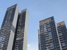 保利发展头部地位稳固，半年净利首度承压丨冷眼看财报