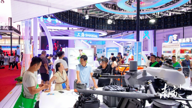 在喀交会广东展馆内，“广东造”秀出新质生产力，吸引了不少关注。