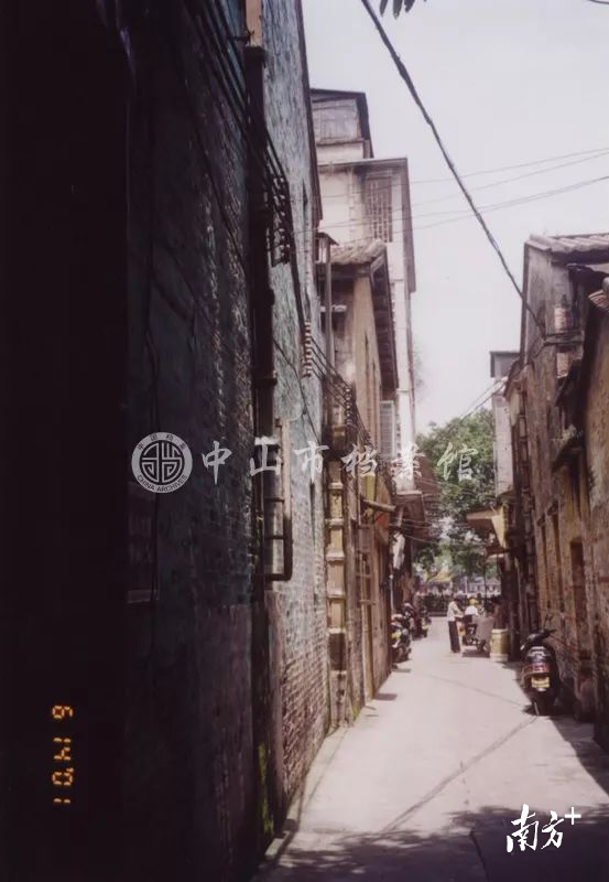 凤鸣路的隆都码头街(中山市档案馆藏)。