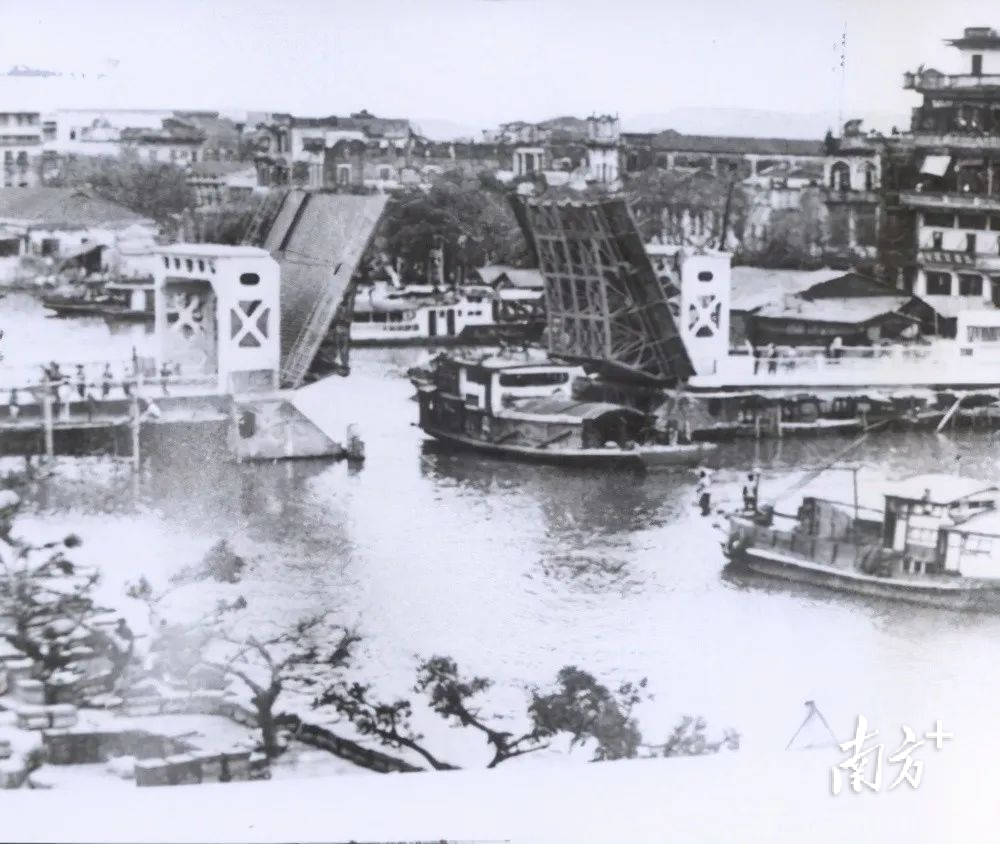 20世纪70年代的岐江桥(中山市档案馆藏)。