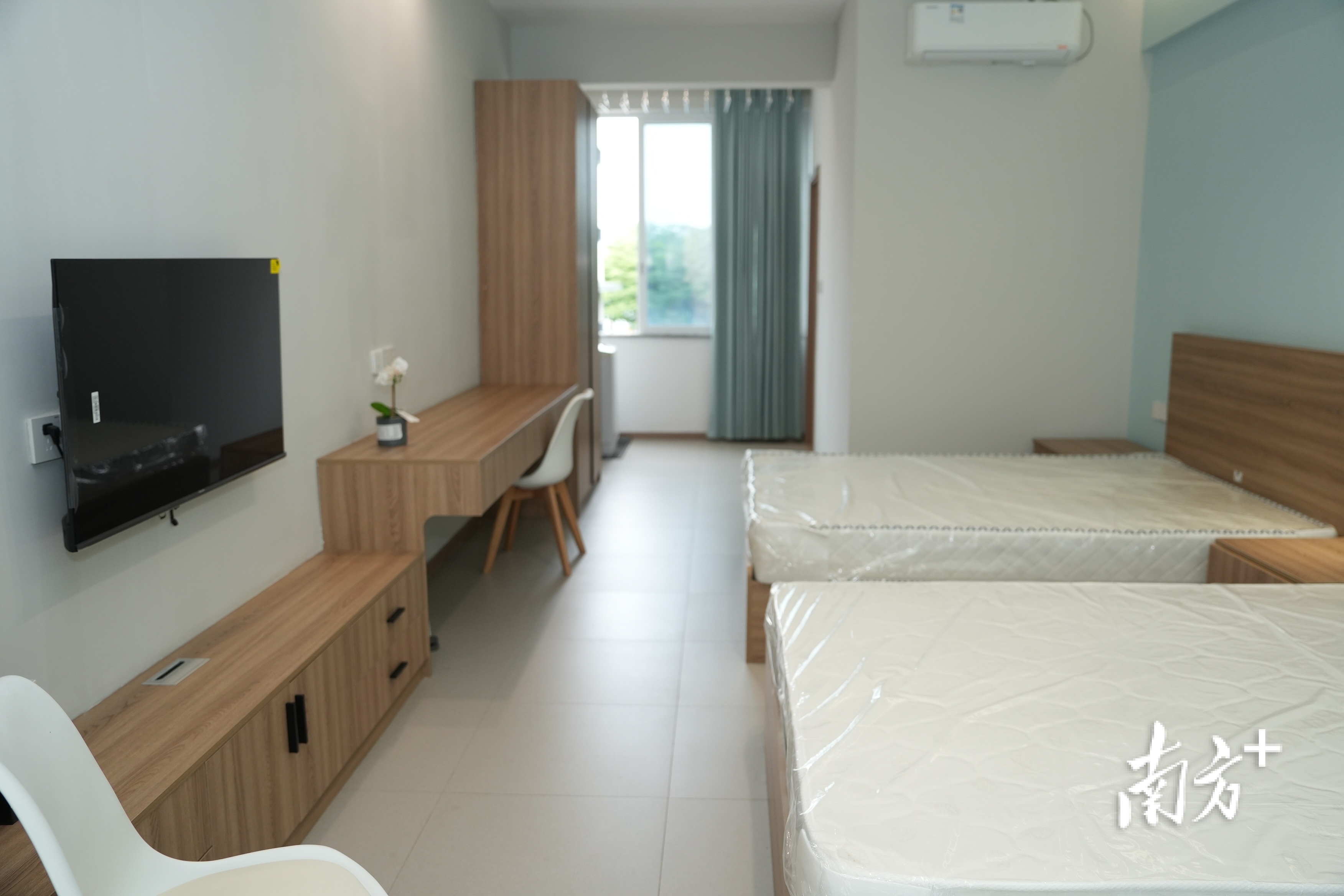 每间公寓均配备全套设施，员工可实现拎包入住。