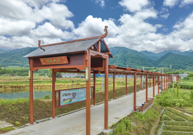 铁岗社区光伏长廊。