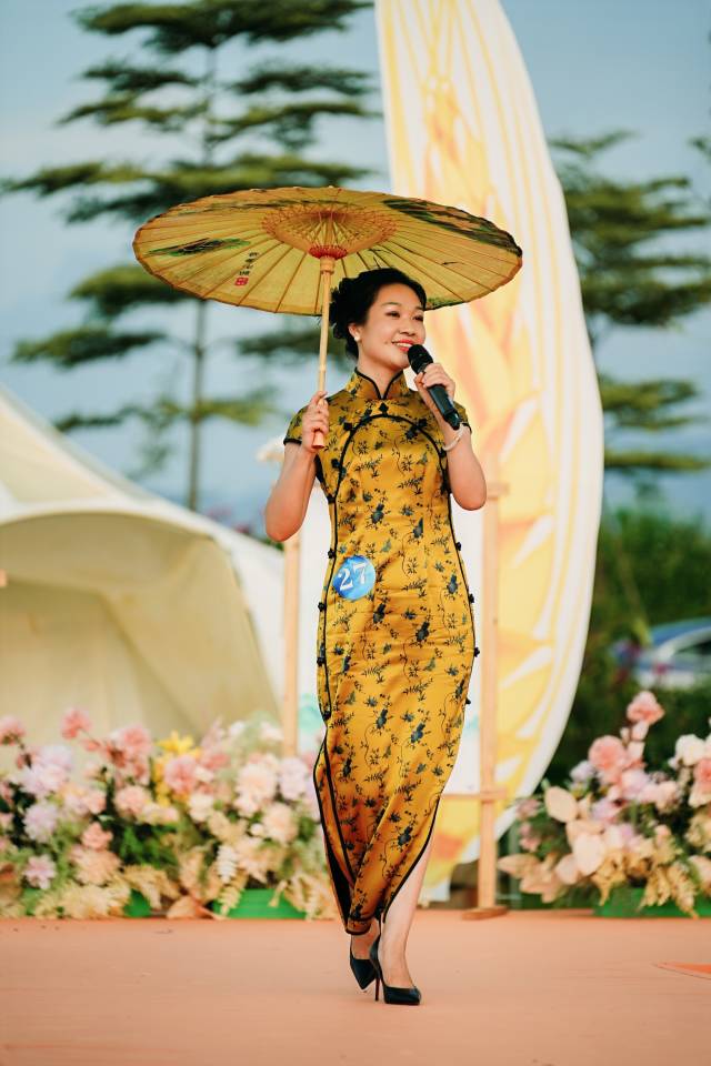 “最佳形體獎(jiǎng)”得主——高要“村模”耿瑜現(xiàn)場(chǎng)推介,。