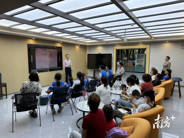 广东援疆医疗专家黄颖为读者带来实用医学科普《打呼噜是一种病》，普及健康睡眠的知识。