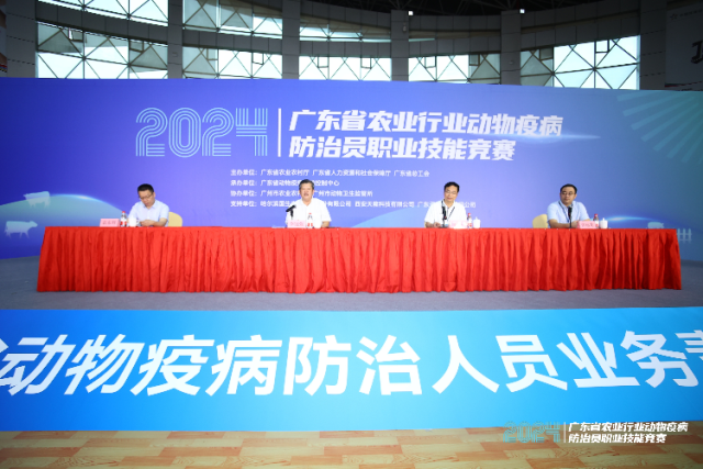 省农业农村厅二级巡视员李冠强出席竞赛开幕式并讲话。