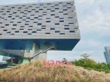 万科坚守财务安全底线，销售回款近1300亿元 | 冷眼看财报