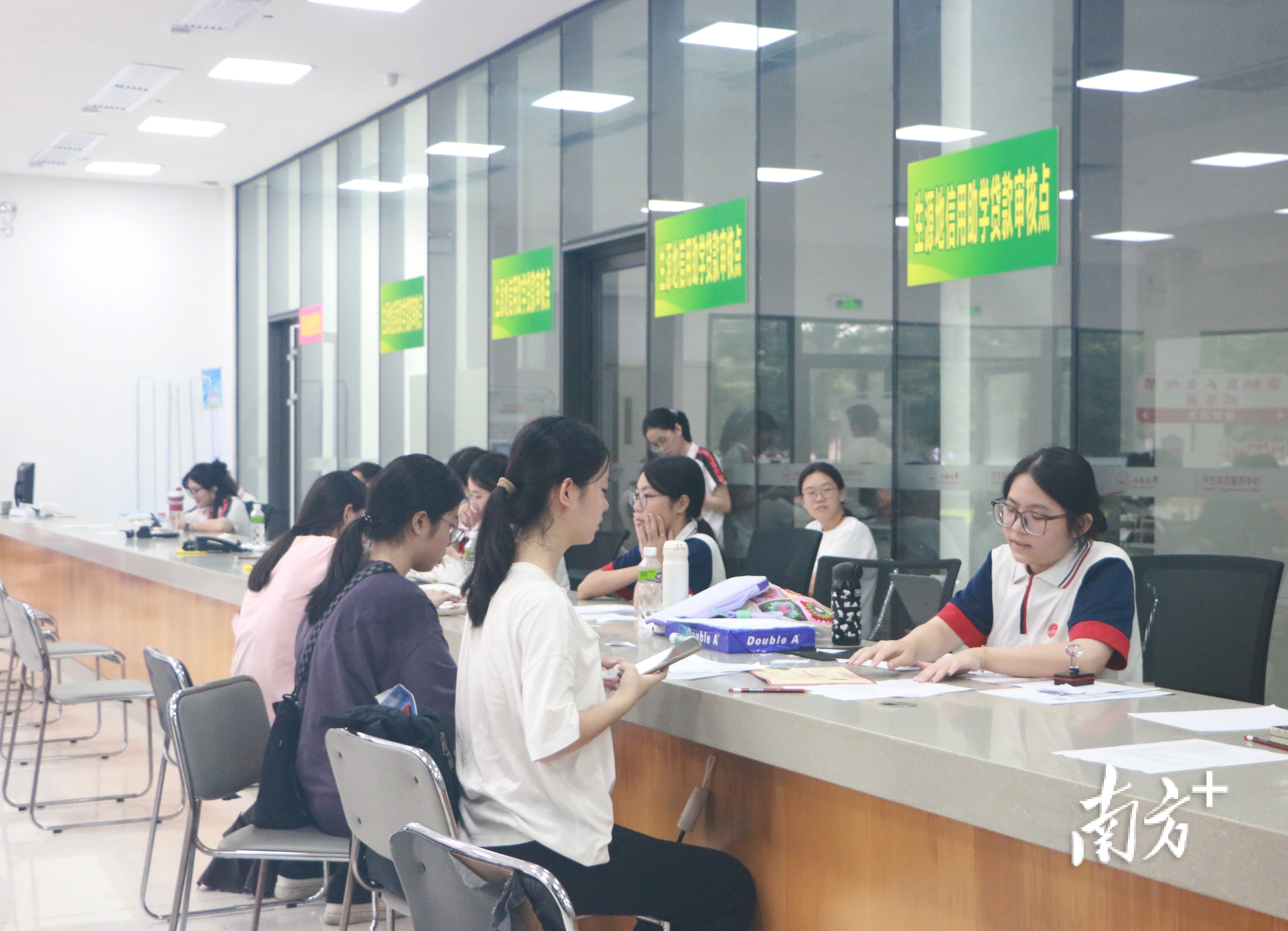 五邑大学为家庭经济困难的学生开设资助“绿色通道”。&nbsp;&nbsp;