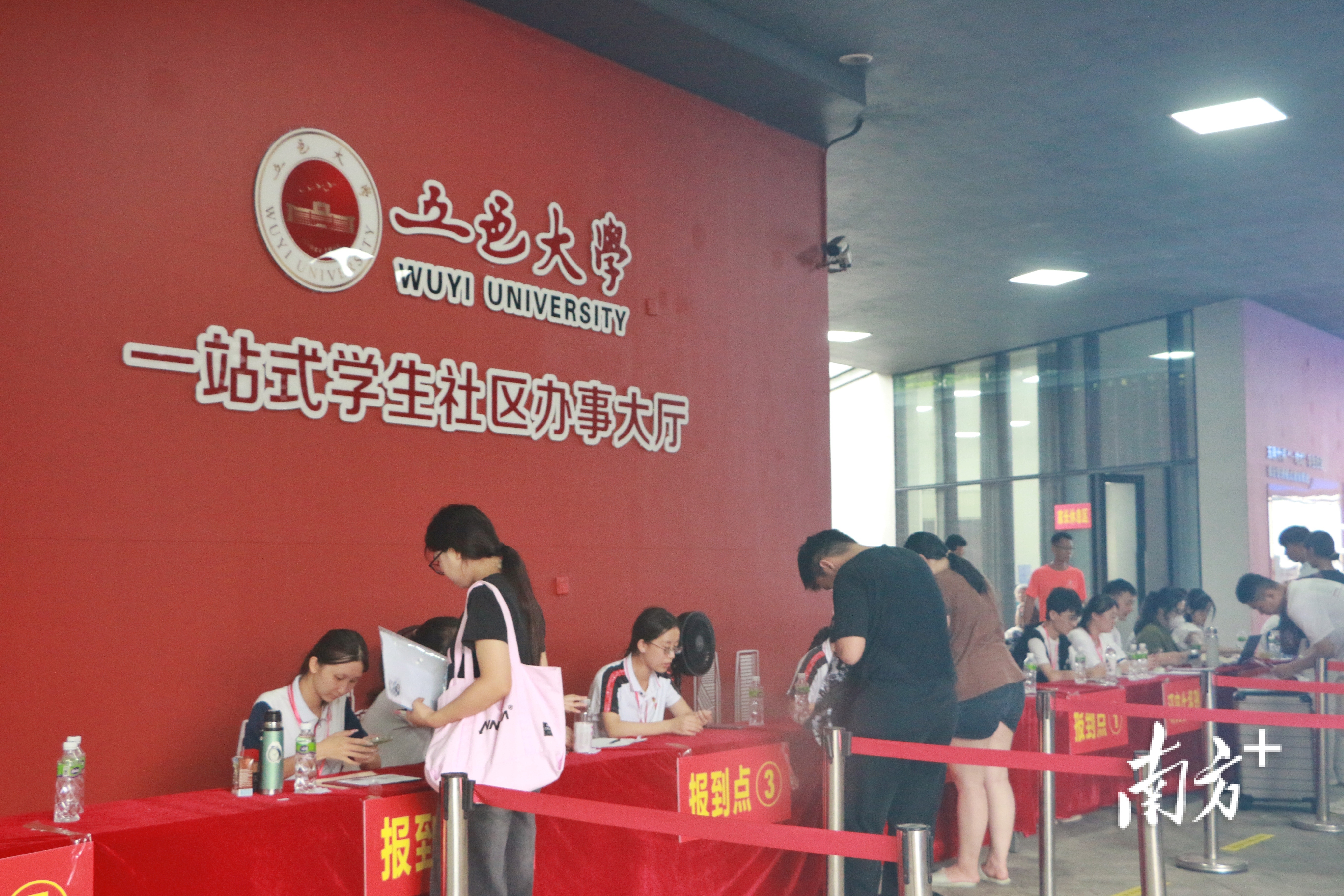 来自全国各地的新生陆续前来报到。&nbsp;&nbsp;