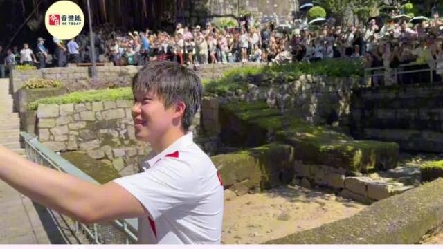 “欢迎再来澳门！”郑思维带“大头”与市民亲密互动