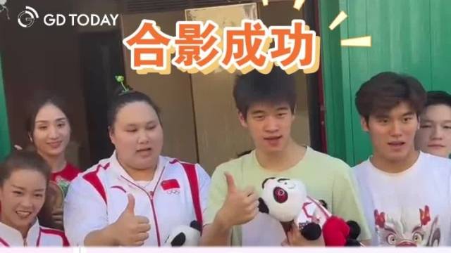 李雯雯大喊潘展乐：粉丝求合影，你不能走