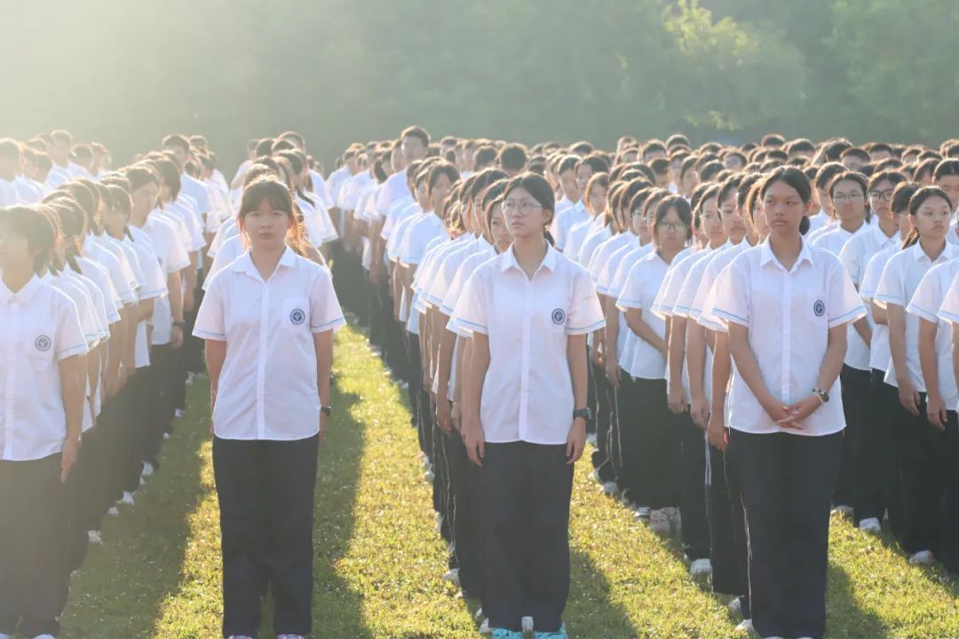 广东两阳中学开学典礼。黄早瑾 罗承业 摄 广东两阳中学开学典礼。黄早瑾 罗承业 摄