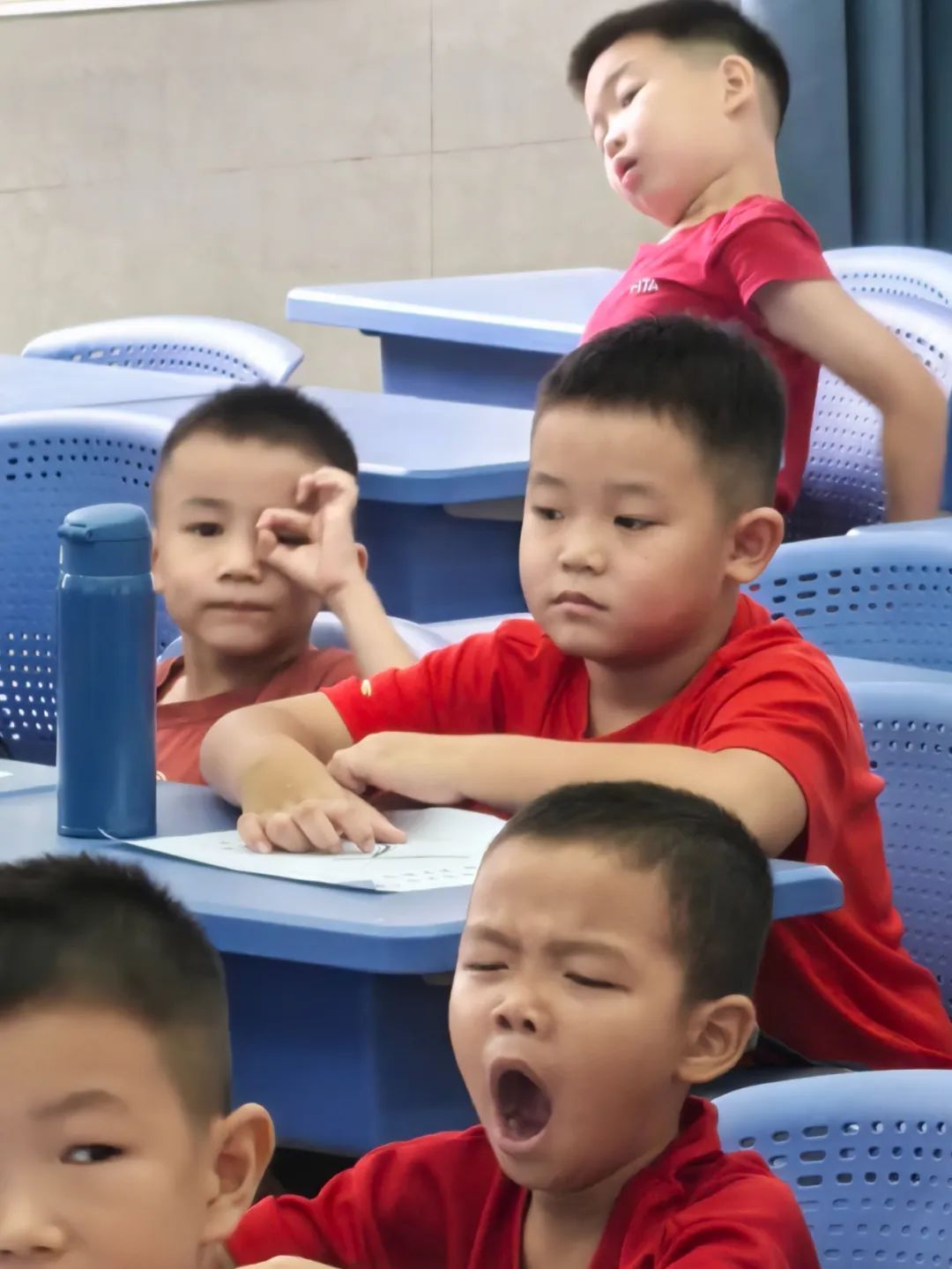 开学百态。李凯 摄 开学百态。李凯 摄