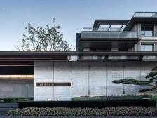 营收下滑归母净利却大增，金茂中报里藏着神秘的150亿｜冷眼看财报