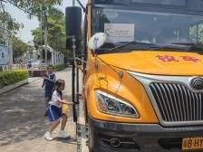 方便又安全！这群白芒小学学生有了专用校车
