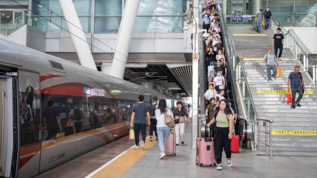 广州南站往返湛江等方向列车逐步加开、恢复开行