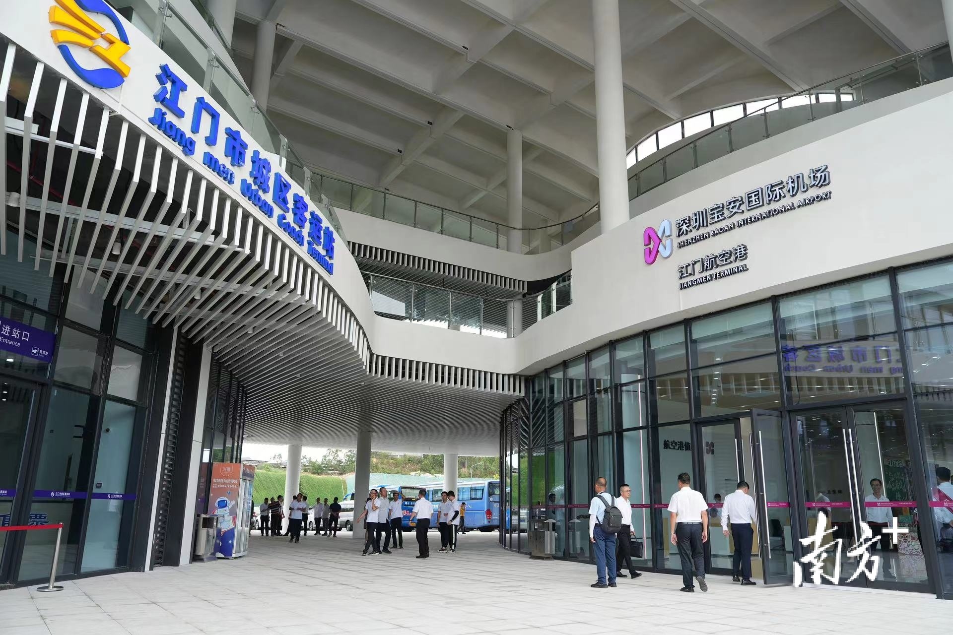 深圳机场江门航空港。 南方+ 杨兴乐 拍摄