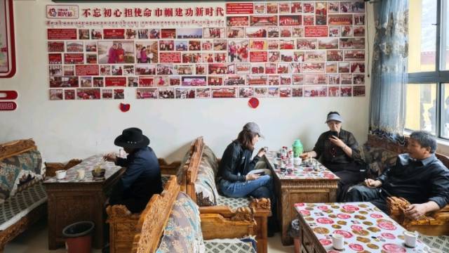 西藏山南雪巴村里的“巾帼阳光”小茶馆