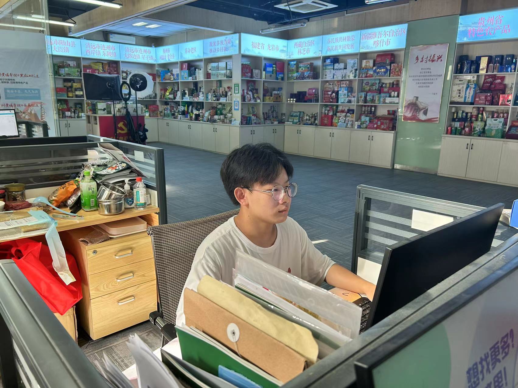 吴书航。