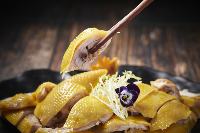 口感鲜嫩滑爽的清远鸡