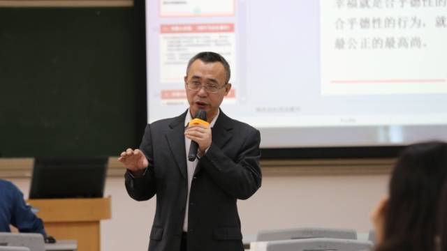 中大这位思政老师，怎么上第一堂课就给学生发问卷？