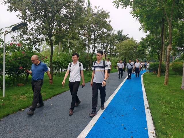 考察团参观金穗生态园