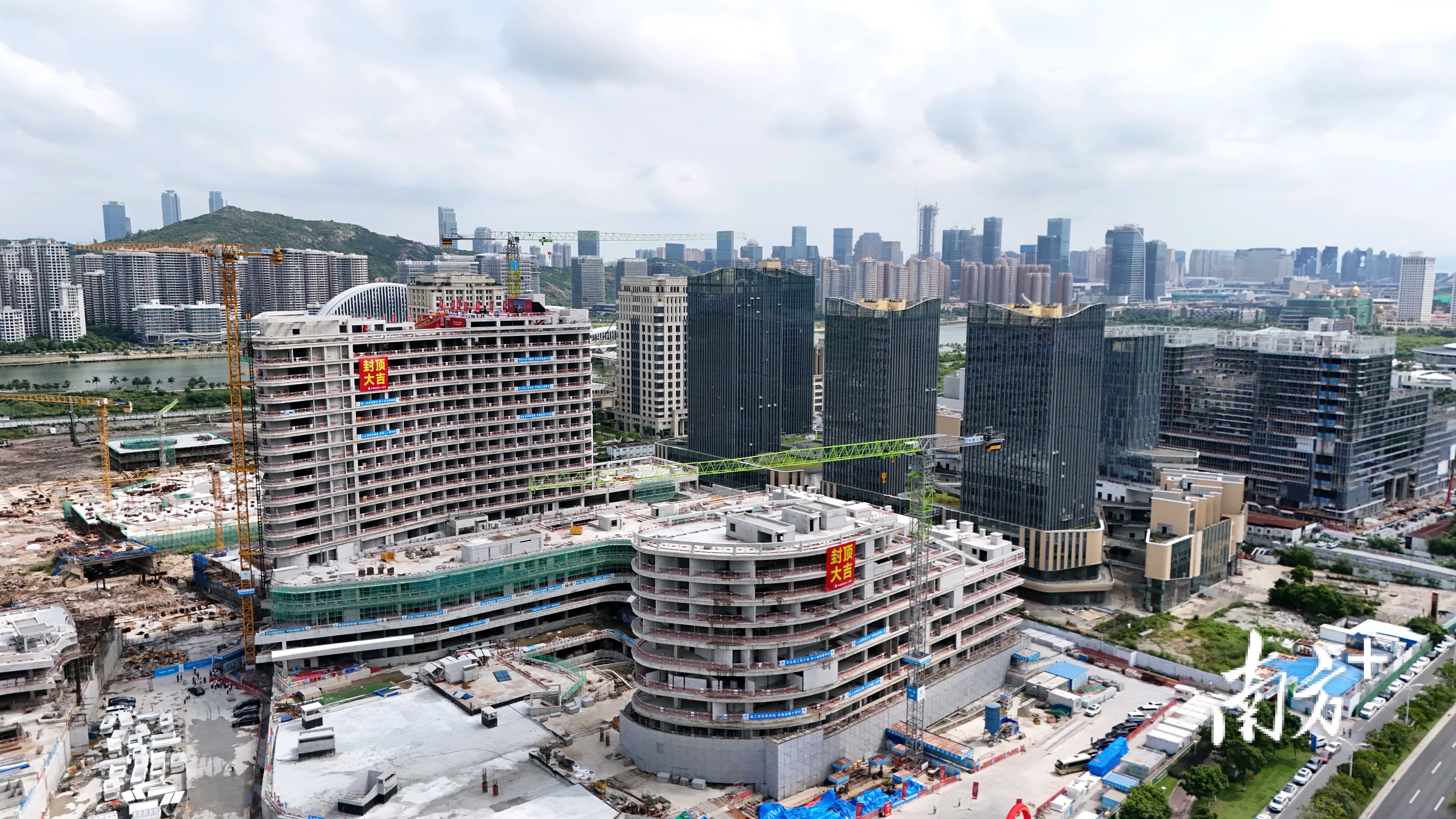 广州医科大学附属第一医院横琴医院新院区正式封顶。
