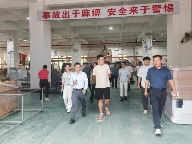 考察团参观广西山星电器有限公司