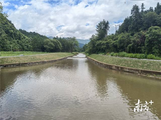 小河流域整治后，面貌煥然一新。