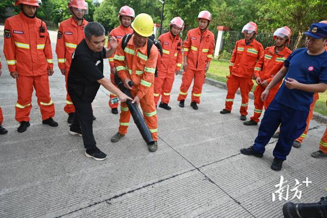 活動當天組織了森林防滅火培訓，內(nèi)容涵蓋了森林火災的預防措施、初期火災的撲救方法、火場安全避險知識、撲滅火器具實操等多個方面。