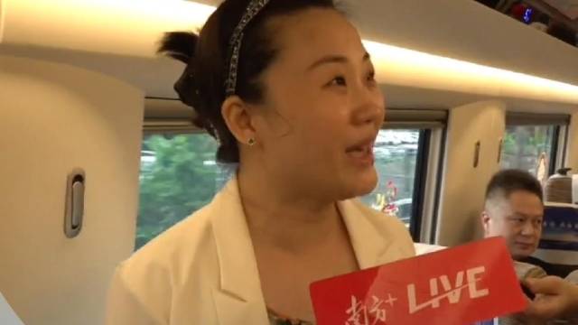梅龙高铁首批乘客：欢迎大家来梅州吃蜜柚，越吃越富“柚”