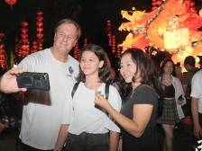 “我在广州过中秋！”“老外”过节图鉴来了