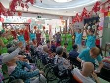 海珠志愿者陪伴长者“花样”迎中秋