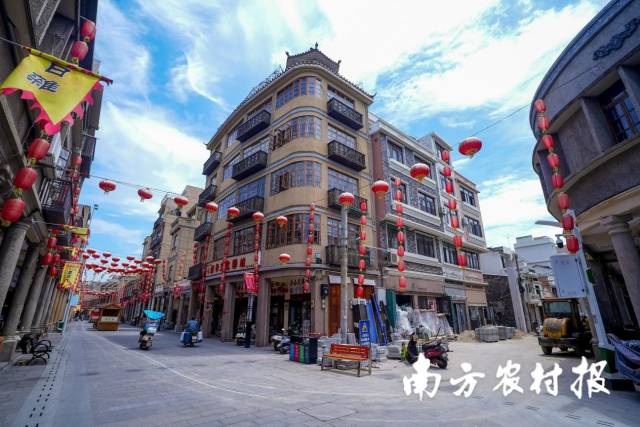 揭西縣棉湖鎮(zhèn)解放路與南門大街呈“T”字型，圖為已建設(shè)好的解放路與南門大街接口,。