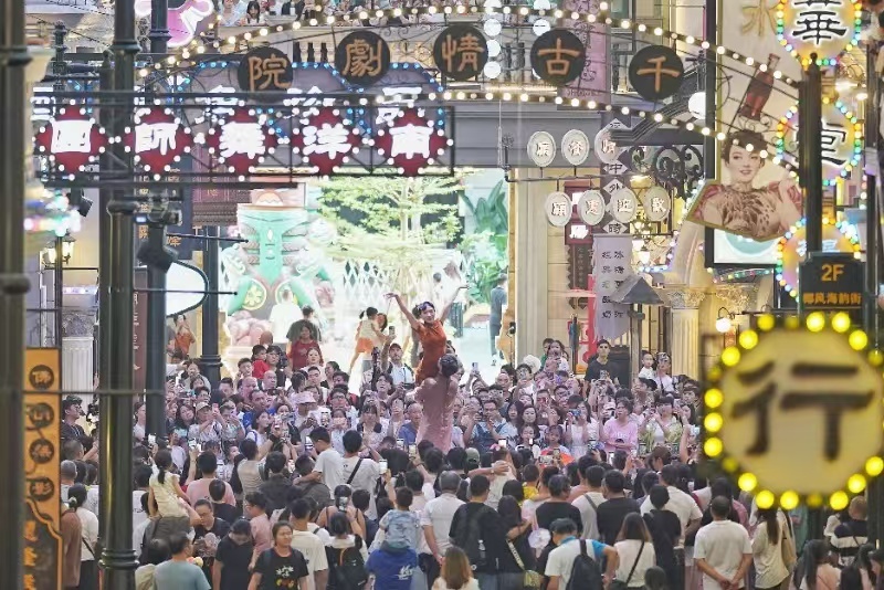 中秋假期，广东千古情景区人气十足。&nbsp; 戴嘉信 拍摄