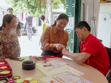 巴黎残奥夺金运动员蓝智坚载誉而归，家乡人：“你是我们的骄傲！”