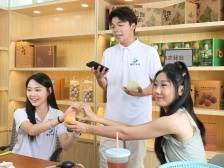 乳桂现代农业示范园试种香瓜喜获丰收