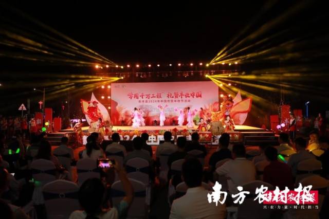 开场舞《盛世花开》。  