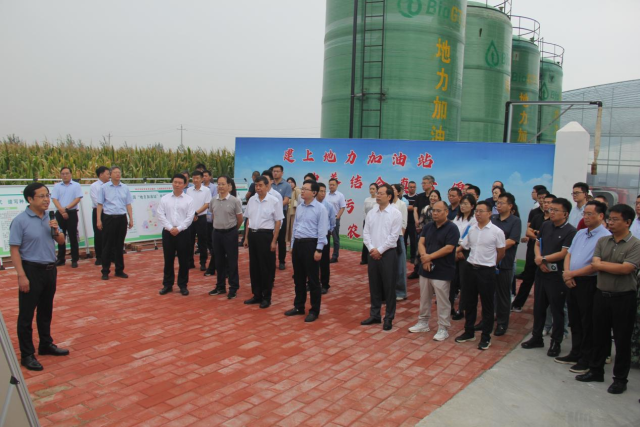 现场观摩“地力加油站”。