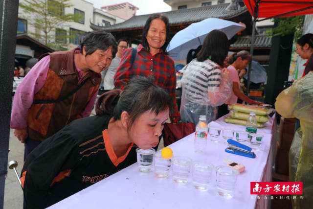 “飞黄腾达”吹乒乓球喜爱体验。