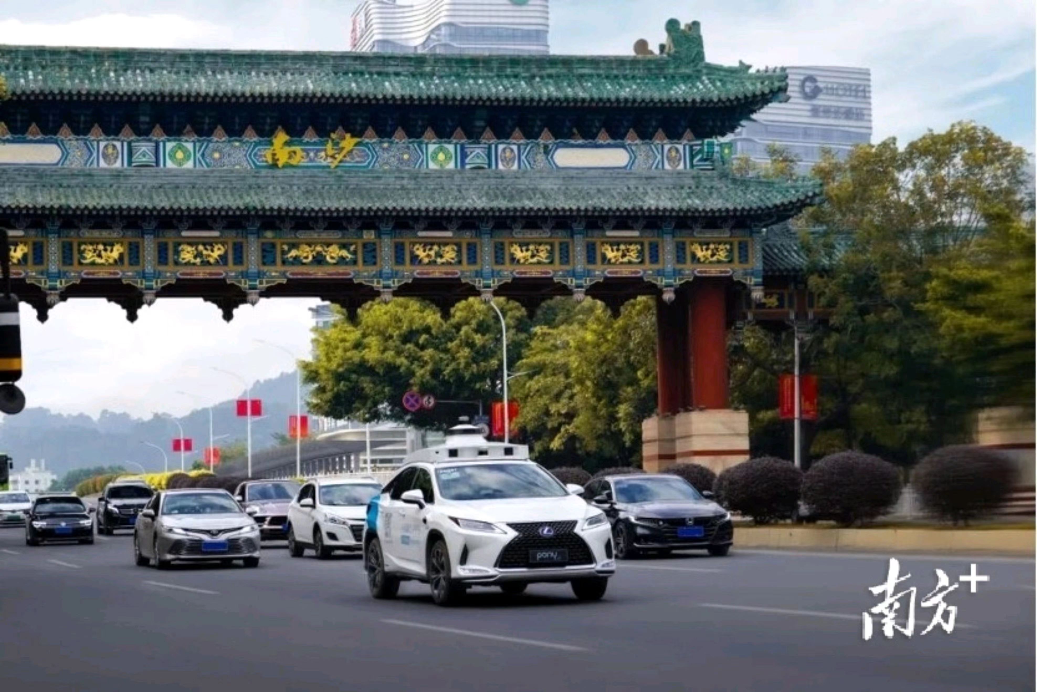 南沙率先发放面向自动驾驶的货运许可、出租车许可以及全市第一个无人商业化许可。图为小马智行自动驾驶网约车。南宣供图 南沙率先发放面向自动驾驶的货运许可、出租车许可以及全市第一个无人商业化许可。图为小马智行自动驾驶网约车。南宣供图