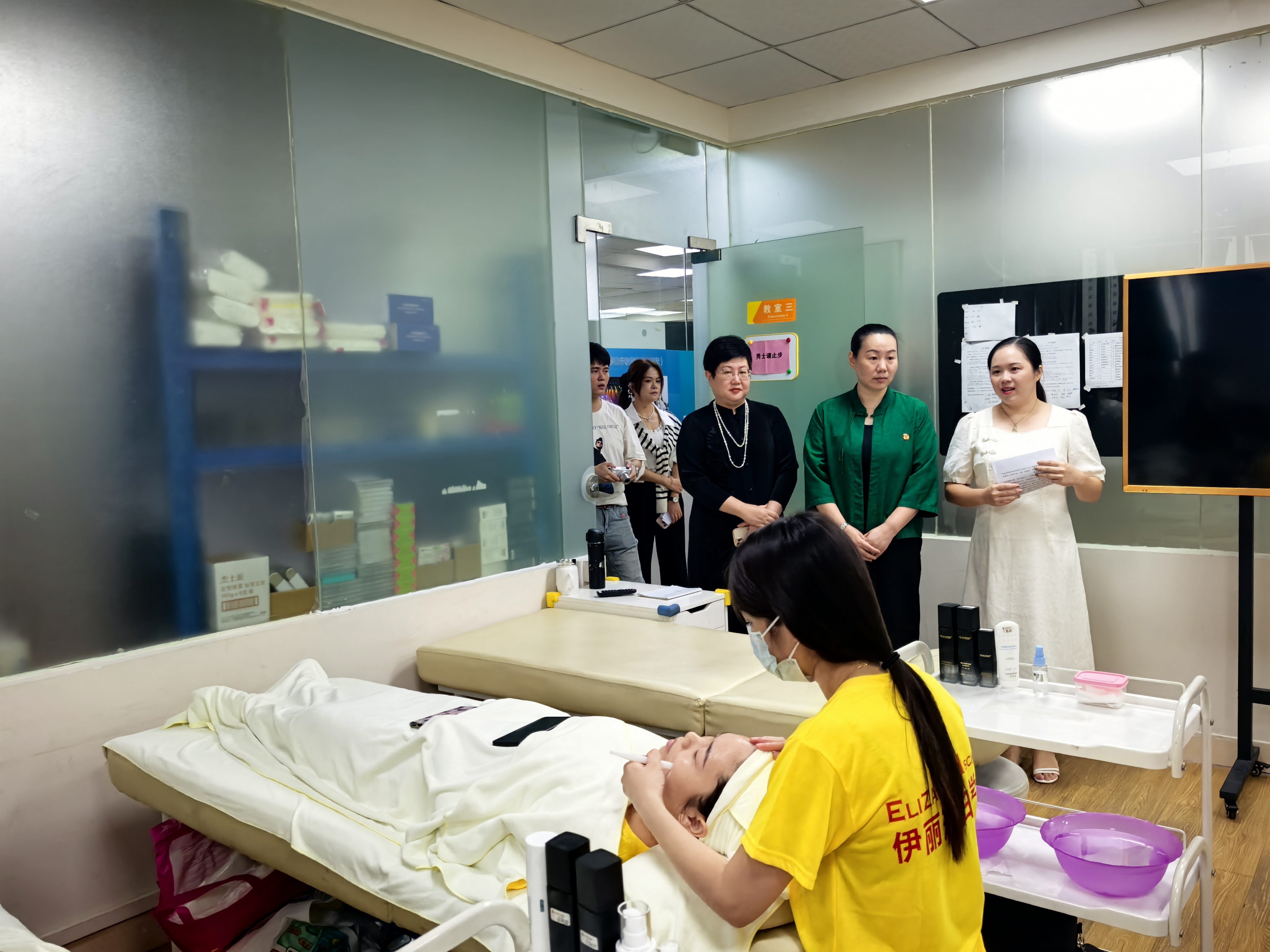 4家企业分别隶属于托幼、美容、美业、医养等不同领域。 南方+ 阎锋 拍摄 4家企业分别隶属于托幼、美容、美业、医养等不同领域。 南方+ 阎锋 拍摄