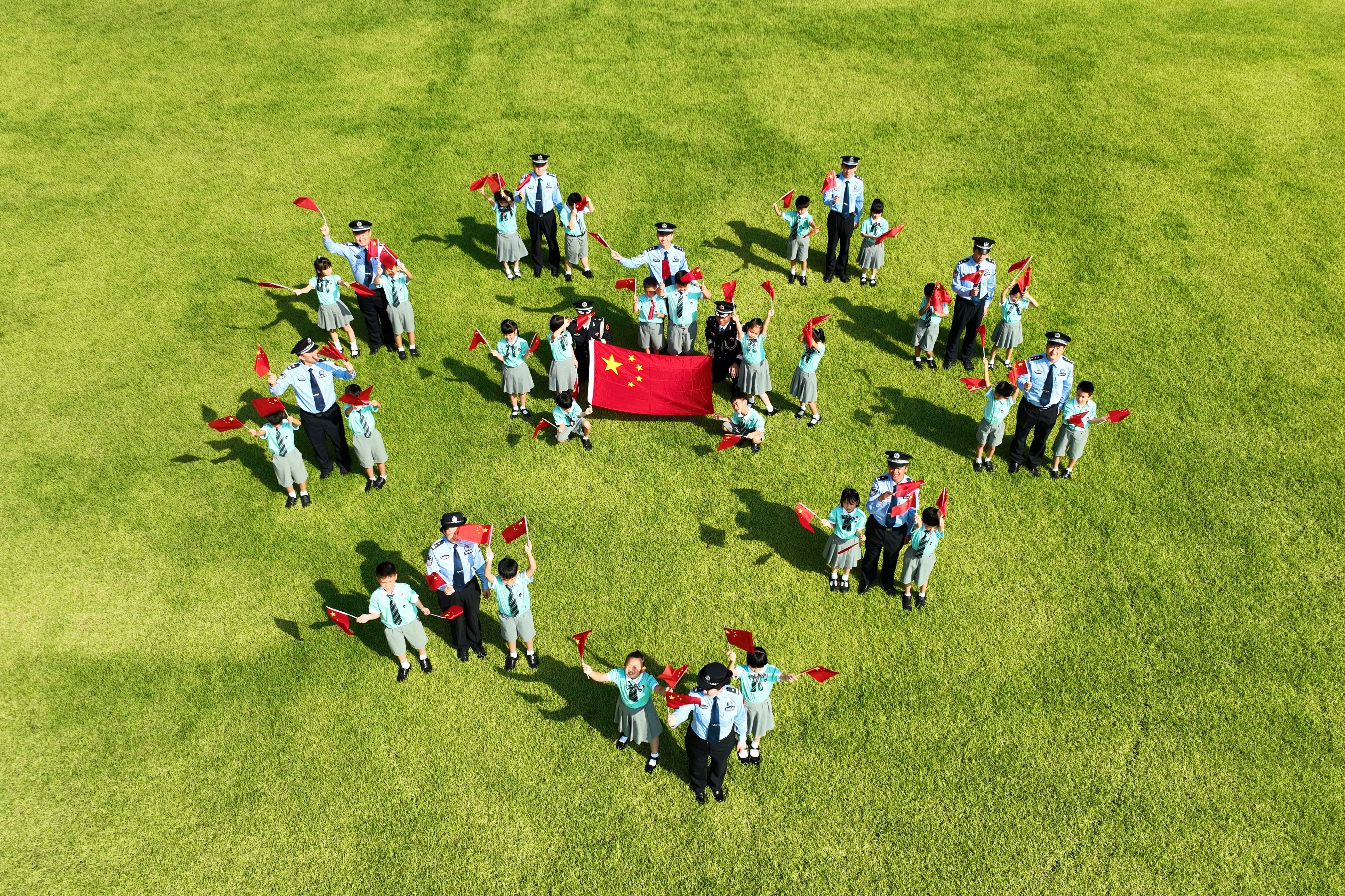 把对祖国的爱传递给濠江中学所有的学子们。许照彬 摄 把对祖国的爱传递给濠江中学所有的学子们。许照彬 摄