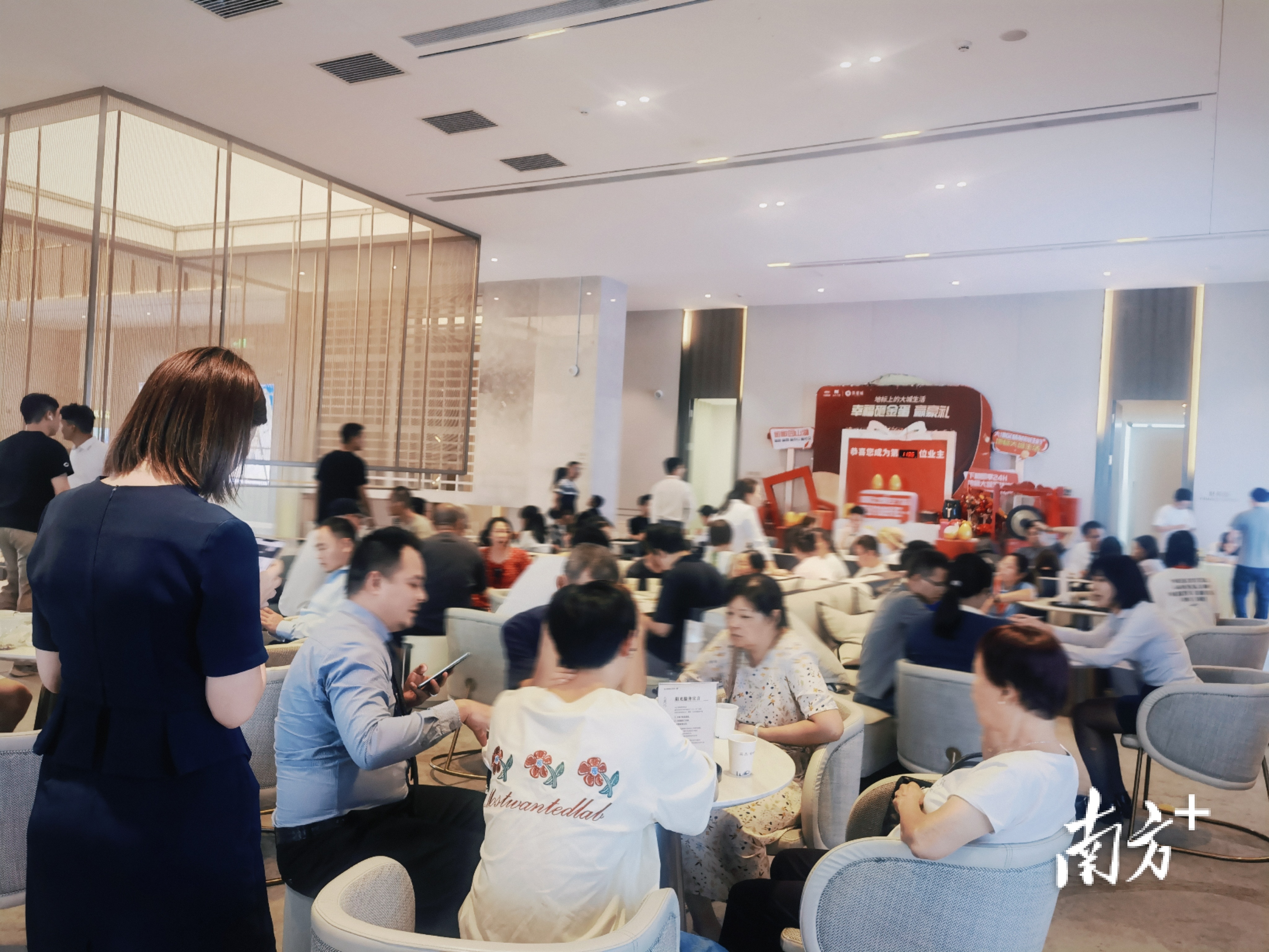 铁建城每组客户都配备了专门的置业顾问跟进。