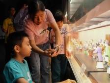 在博物馆里打卡“中国红”，看“最早的动画片”｜请到广东过国庆