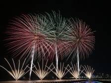 音乐烟花秀点亮汕尾品清湖，大海与烟花浪漫邂逅