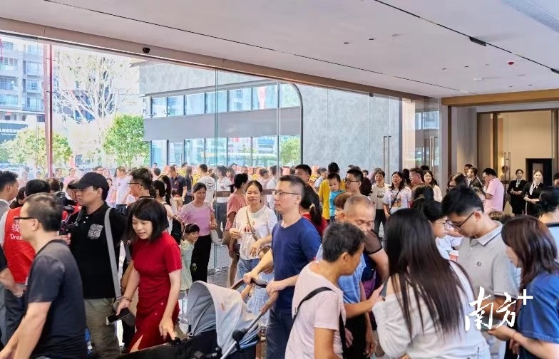 鹤山骏景·湾品悦销售中心人气爆棚。受访者供图 鹤山骏景·湾品悦销售中心人气爆棚。受访者供图